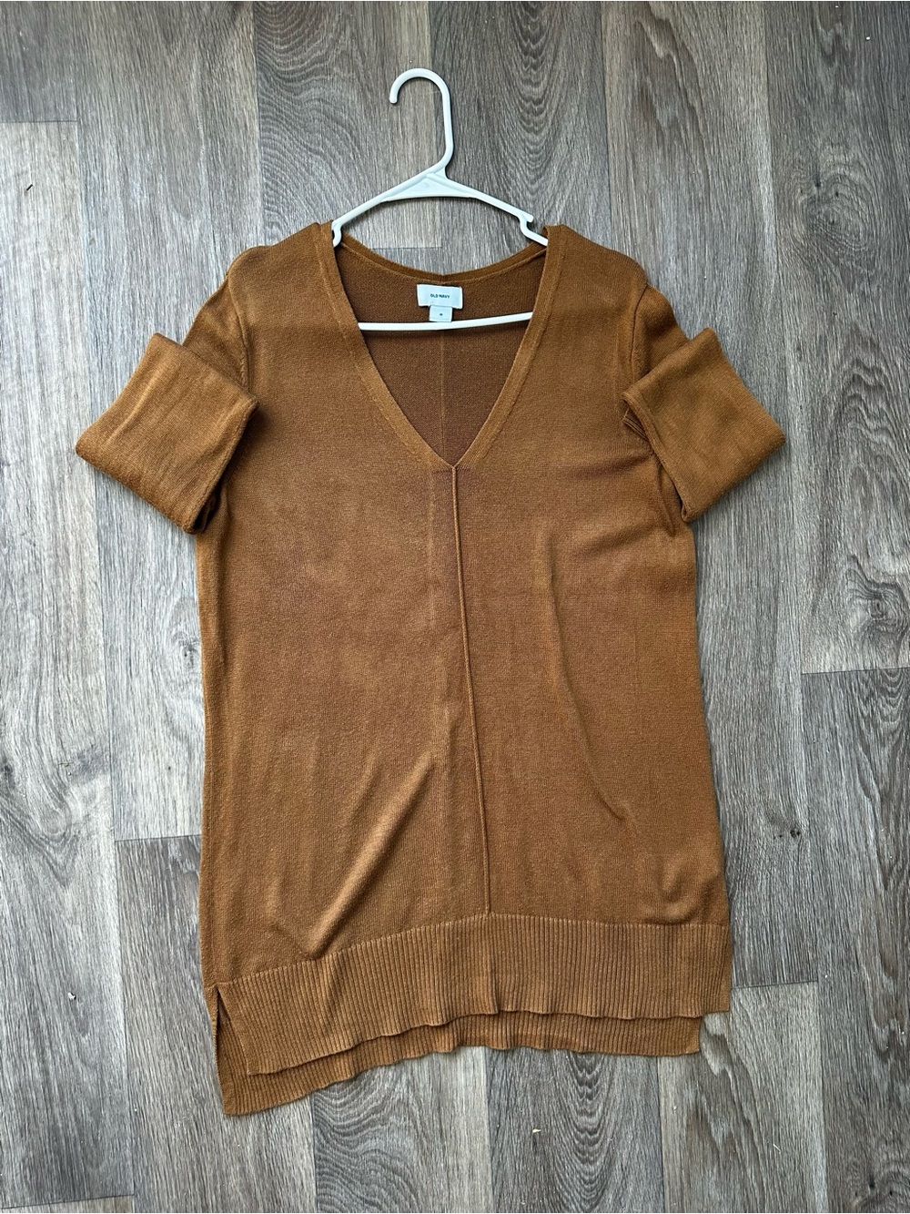Old Navy Brown V-Neck Tunic Sweater Size M Center Seam Side Slit Long Sleeve